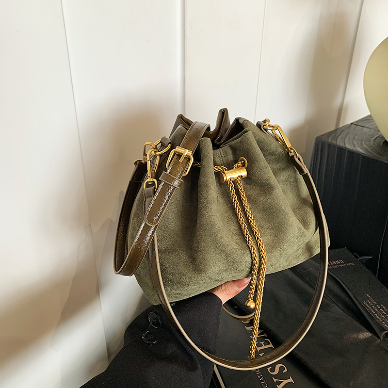 2026 Soft Commuting Crossbody  - Bucket Bag Suede ulasan dan harga