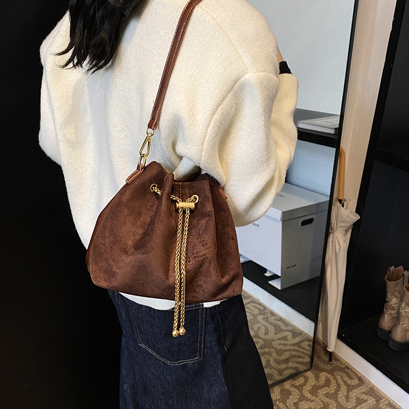 2026 Soft Commuting Crossbody  - Bucket Bag Suede ulasan dan harga